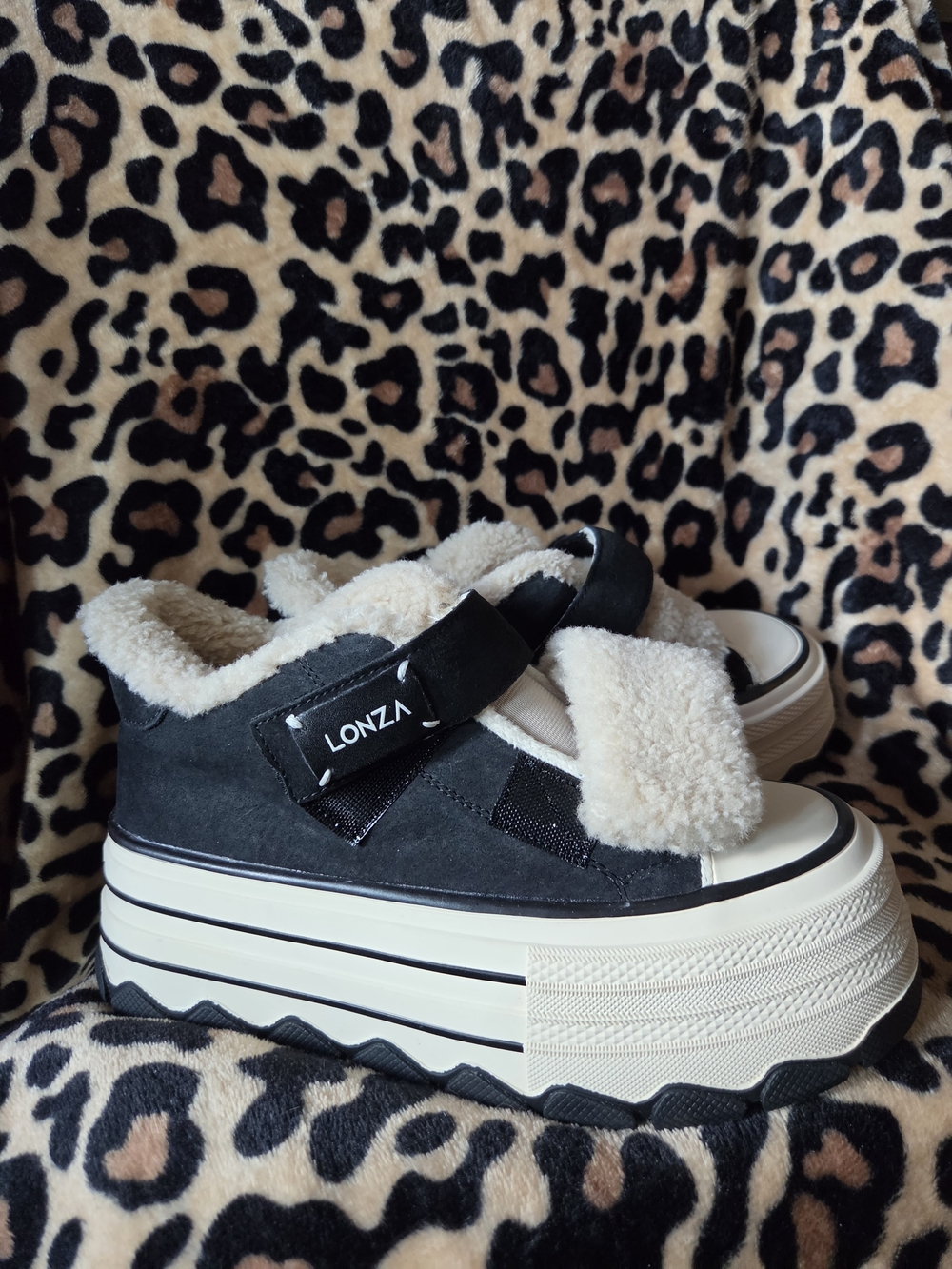 Women's Black & Cream Sherpa-Lined Platform Sneakers